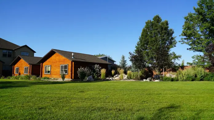 Exterior of Solstice West Utah Campus with facility lawn