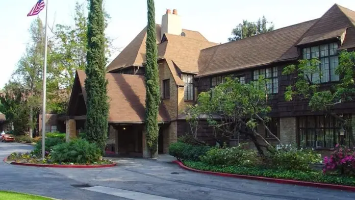 The facilities at Aurora Las Encinas Hospital in Pasadena, CA 2