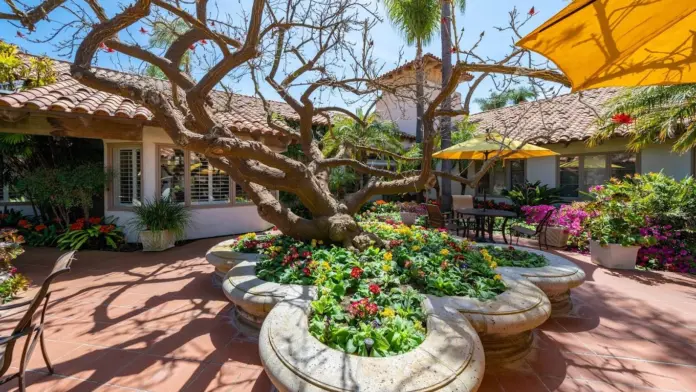 The facilities at Casa Palmera in Del Mar, CA 2