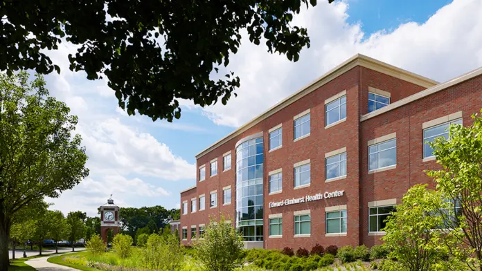 The facilities at Edward Elmhurst Health Center and Immediate Care in Hinsdale, IL 1