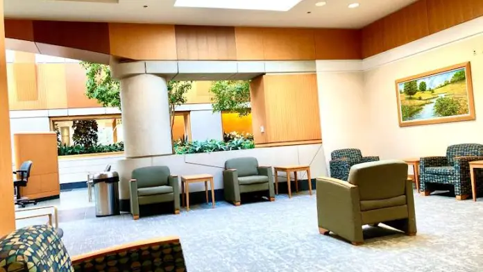 The facilities at Glenbrook Hospital in Glenview, IL 2