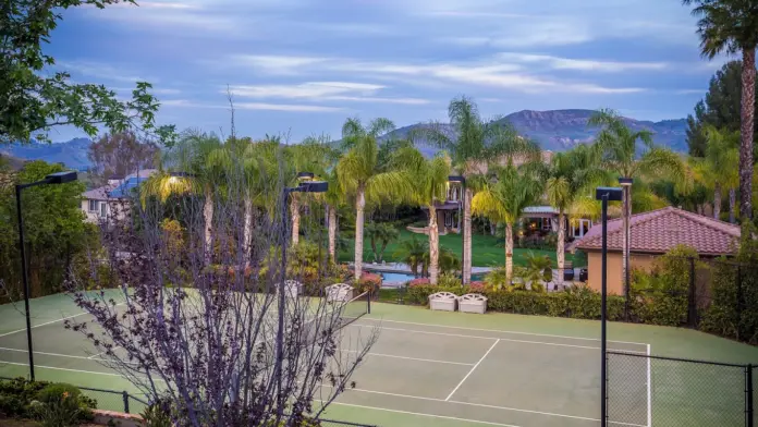 The facilities at Hillcrest Adolescent Treatment Center in Agoura Hills, CA 2