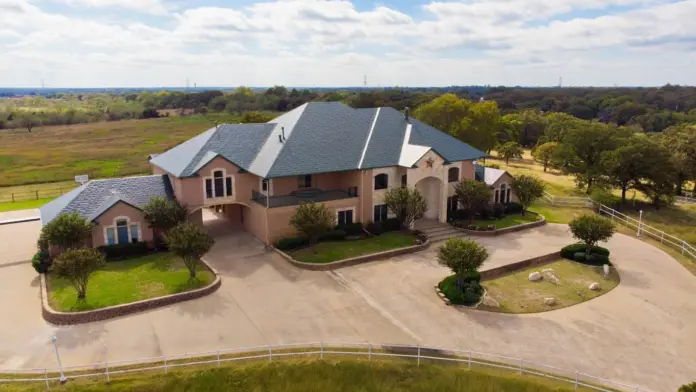 The facilities at Riverwalk Ranch in Mansfield, TX 2