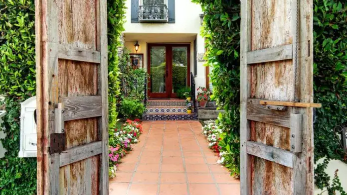 The facilities at Rosewood Center for Eating Disorders in Santa Monica, CA 3