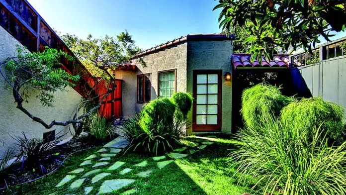 The facilities at Rosewood Center for Eating Disorders in Santa Monica, CA 4